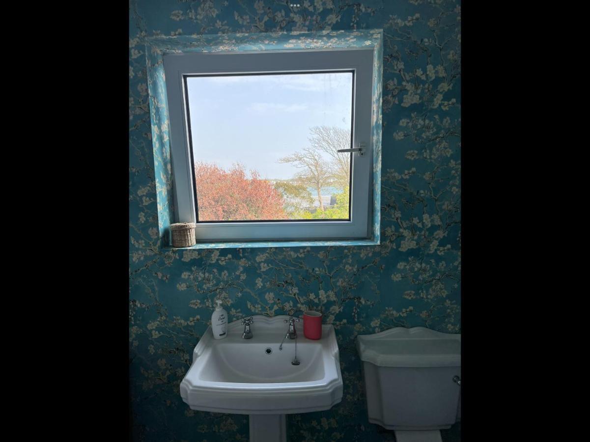 Unique Townhouse With Large Garden Down To The Sea Villa Killough Esterno foto