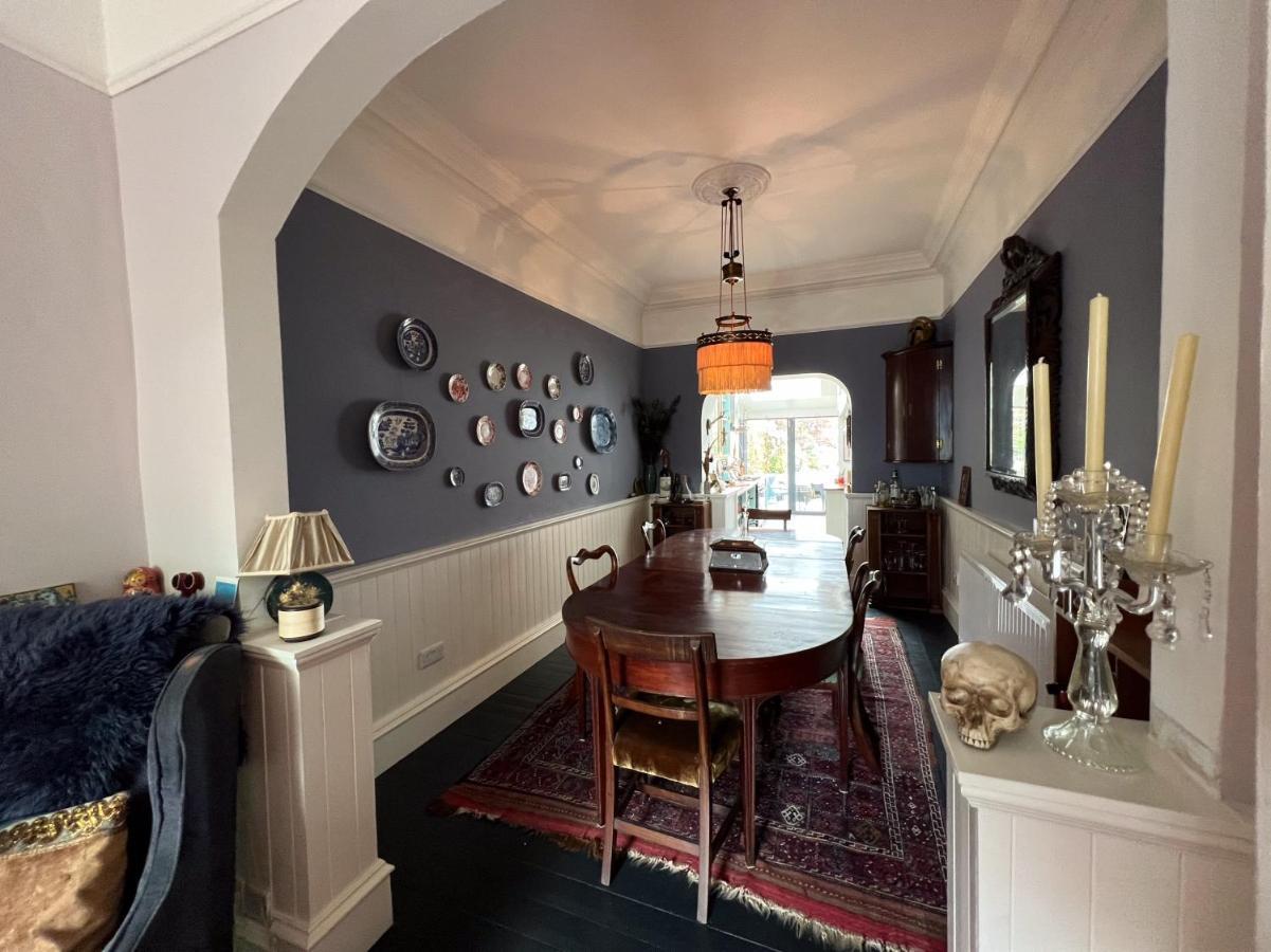 Unique Townhouse With Large Garden Down To The Sea Villa Killough Esterno foto