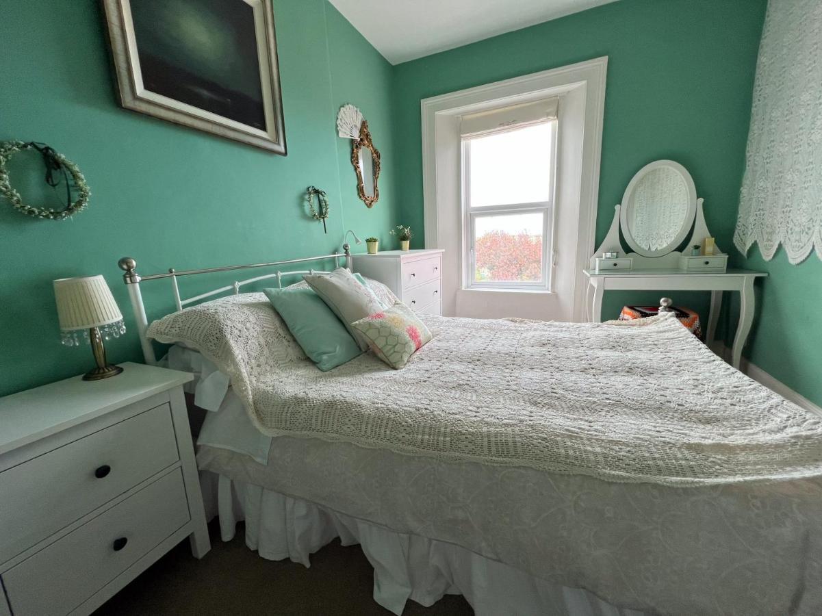 Unique Townhouse With Large Garden Down To The Sea Villa Killough Esterno foto