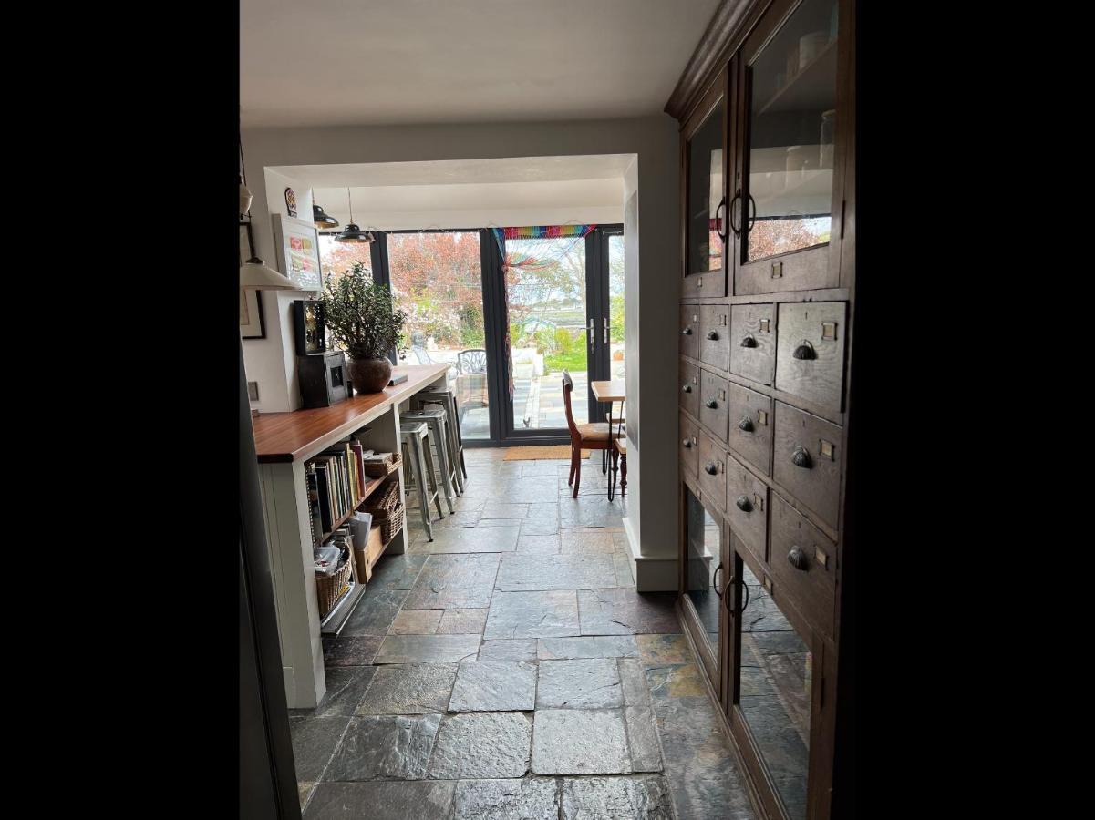 Unique Townhouse With Large Garden Down To The Sea Villa Killough Esterno foto